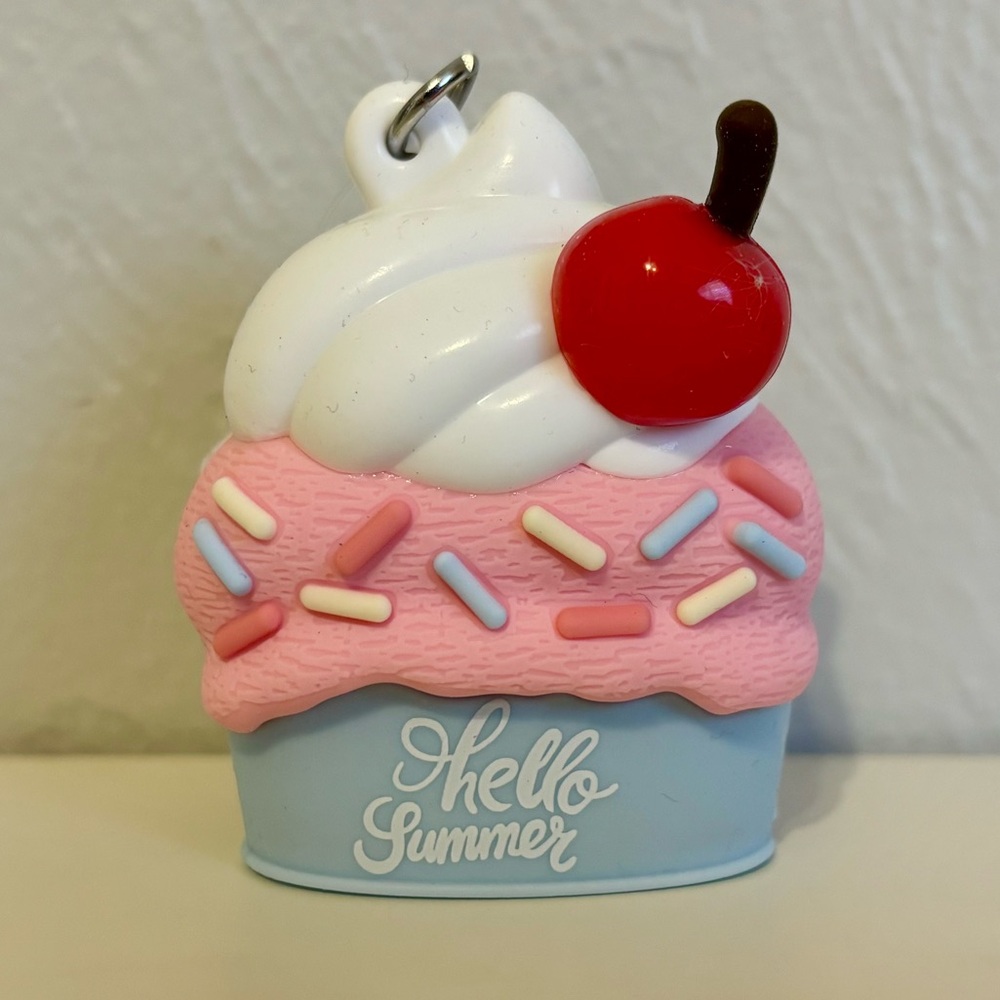 Bath & Body Works Sundae Dessert Pocketbac Sanitizer Holder Hello Summer